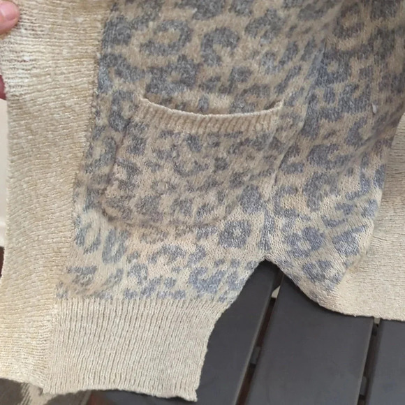 Belle by Kim Gravel Intarsia Animal Cardigan with Pocket - Picture 4 of 10